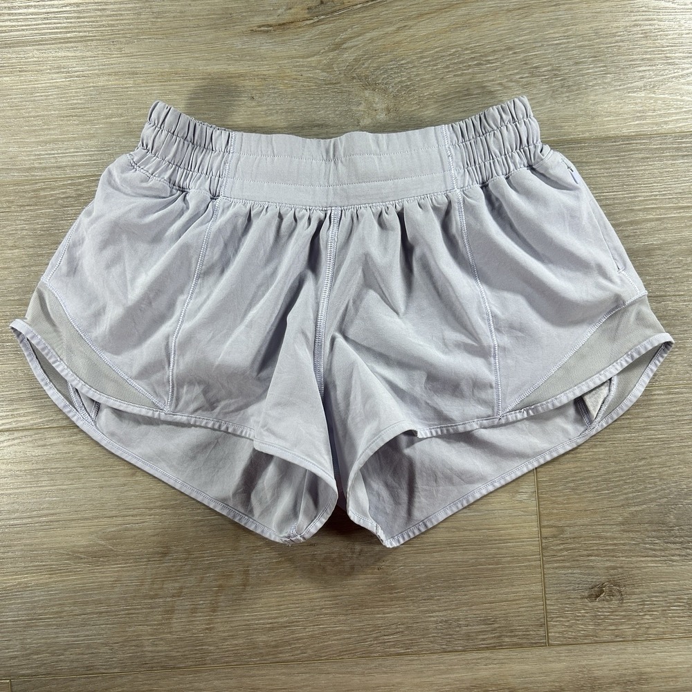 Lululemon Size 4 Low Rise Hotty Hot 2.5" Shorts Lilac Silver Lined Running